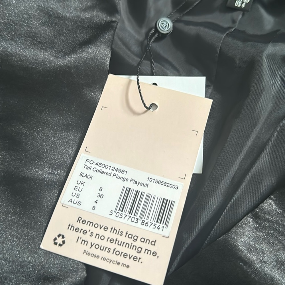 Missguided (ASOS). NWT. Size 4 TALL. Collared romper/ playsuit.